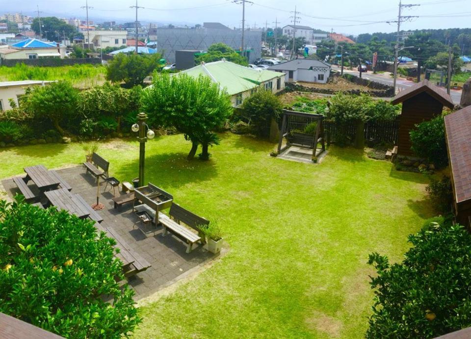 Namu Hyanggi Pension Чеджудо Экстерьер фото
